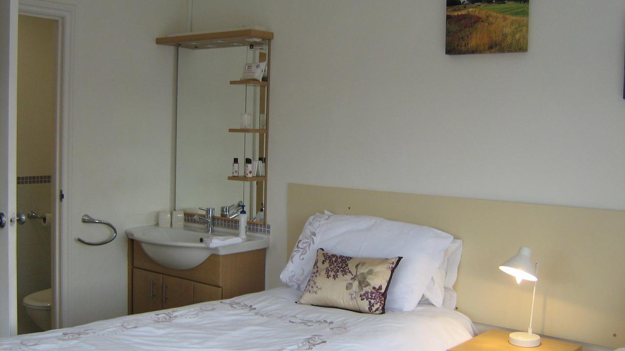 Savannah Bed And Breakfast Virginia Water Buitenkant foto
